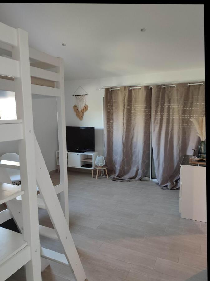 Apartamento F1 Avec Un Espace Jardin Gattières Exterior foto